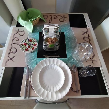 Mia'S Sea View Apartment โกเลม ภายนอก รูปภาพ
