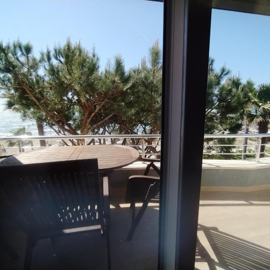 Mia'S Sea View Apartment โกเลม ภายนอก รูปภาพ