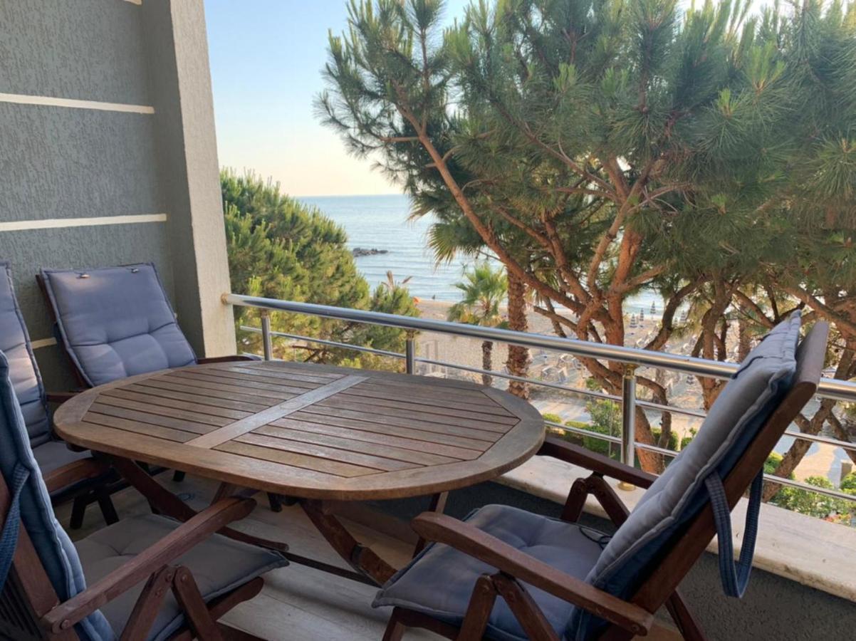 Mia'S Sea View Apartment โกเลม ภายนอก รูปภาพ